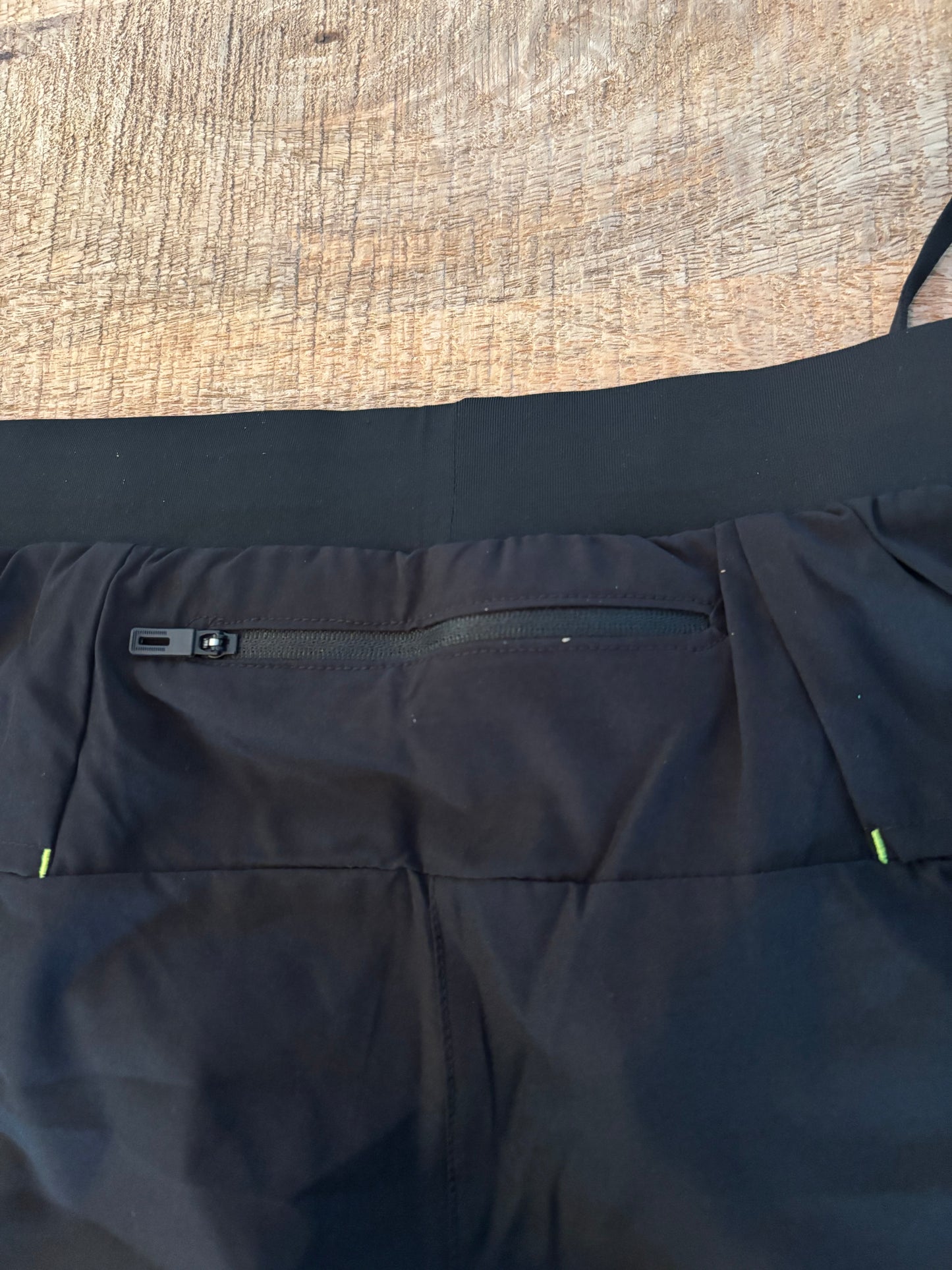 Pantalón corto negro