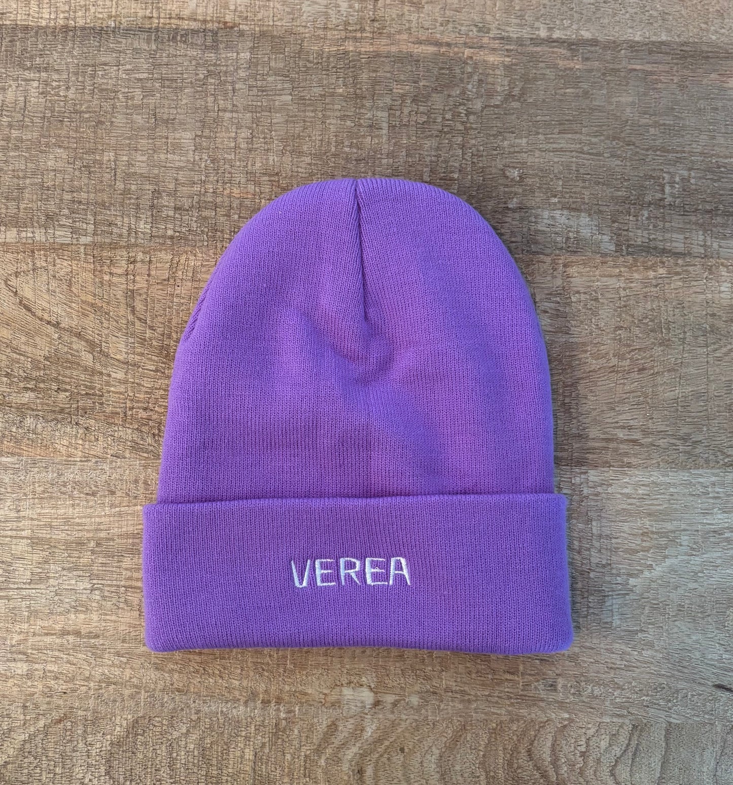 Gorro de lana morado