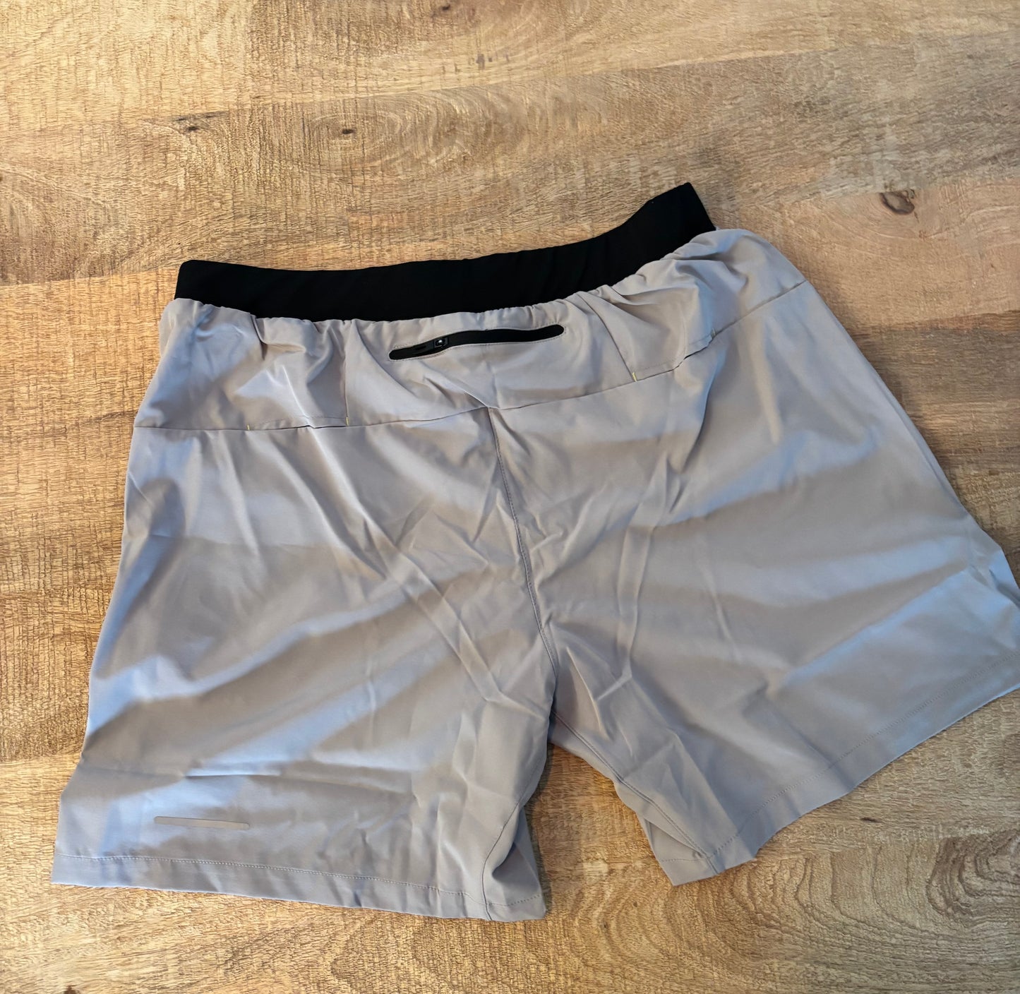 Pantalón corto gris