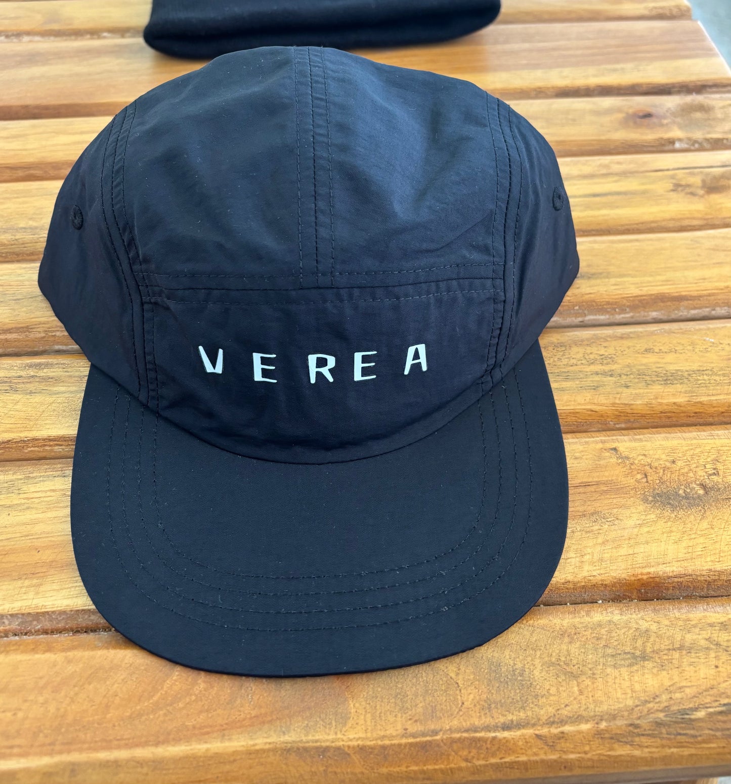 Gorra 5 paneles negra